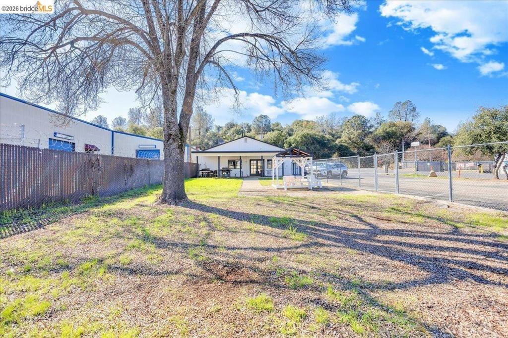 14326 Tuolumne Rd Property Photo 44
