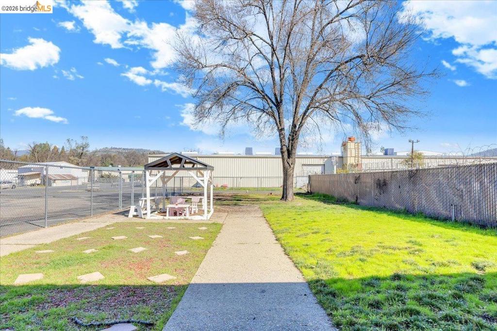 14326 Tuolumne Rd Property Photo 45