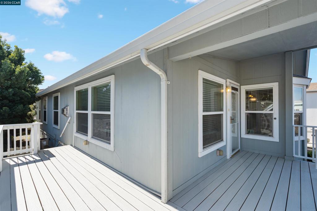 3263 Vineyard Ave. Property Photo 4