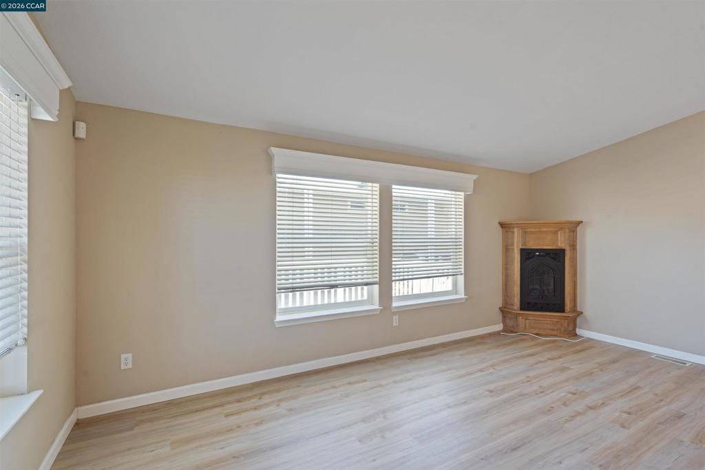 3263 Vineyard Ave. Property Photo 5