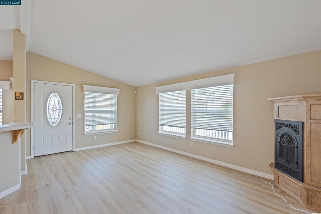 3263 Vineyard Ave. Property Photo 7