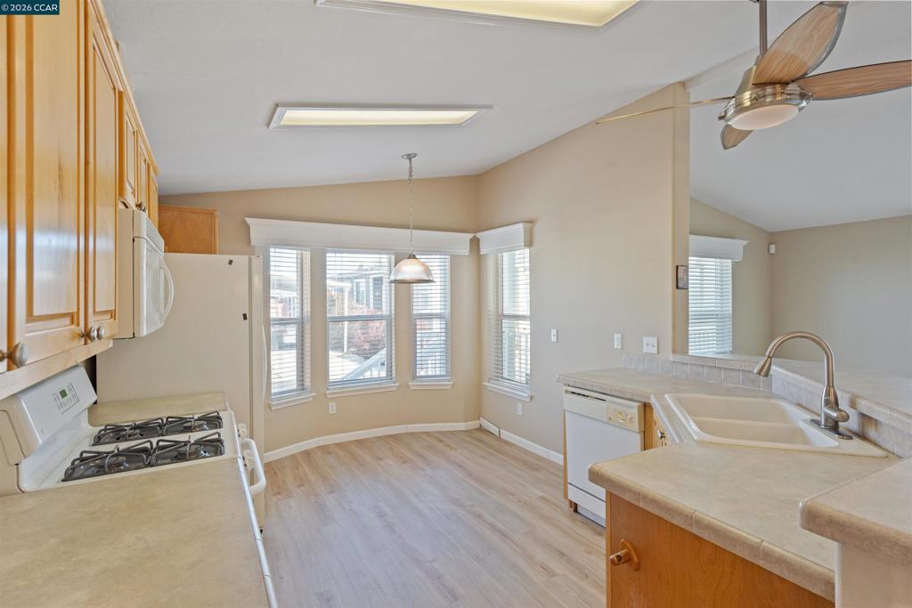 3263 Vineyard Ave. Property Photo 13