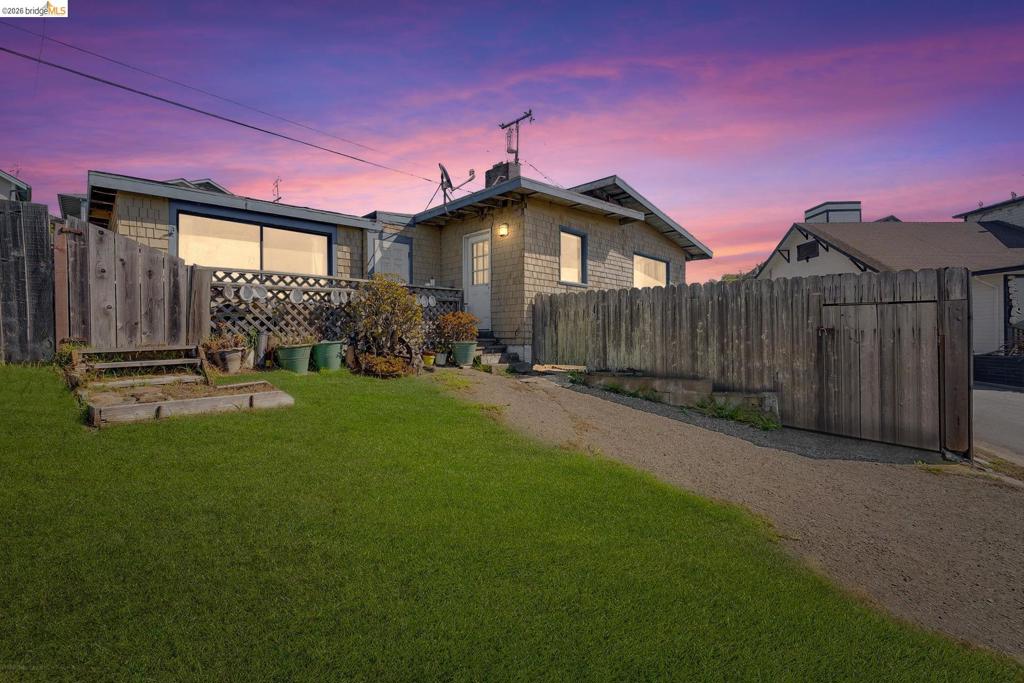 4 Beach Ave Property Photo 2