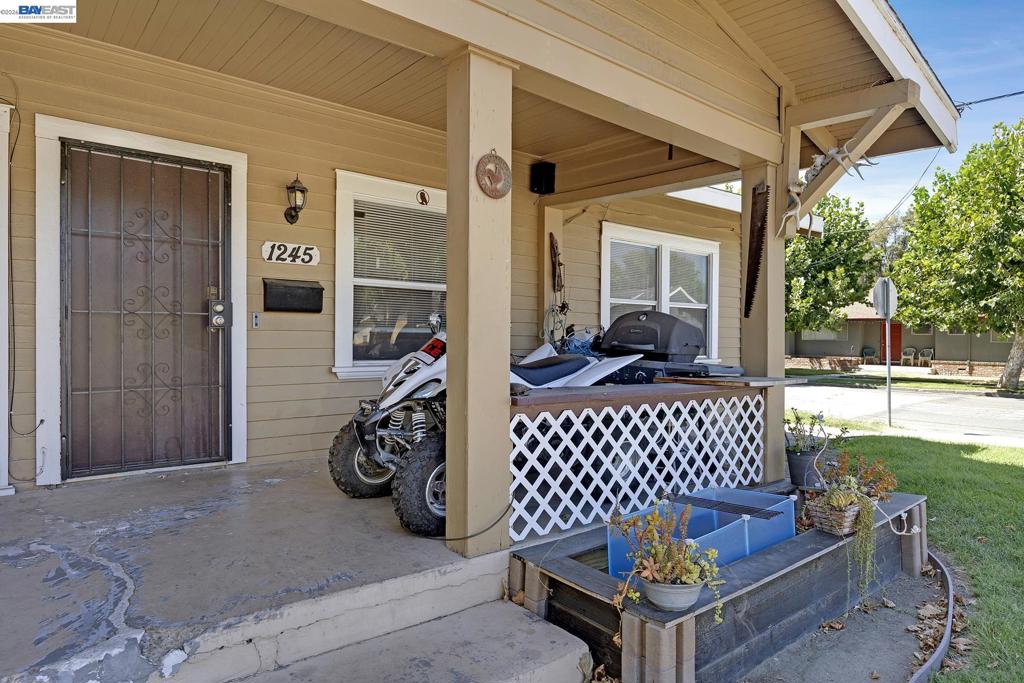 1245 Parker Ave Property Photo 5