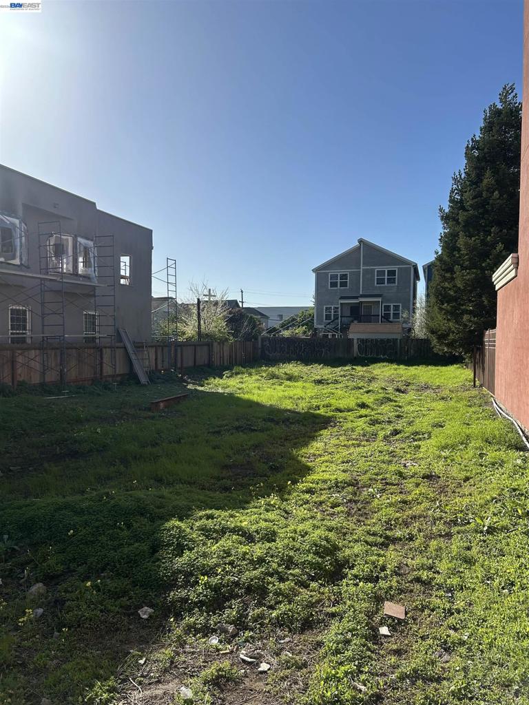 3223 Filbert Property Photo 4