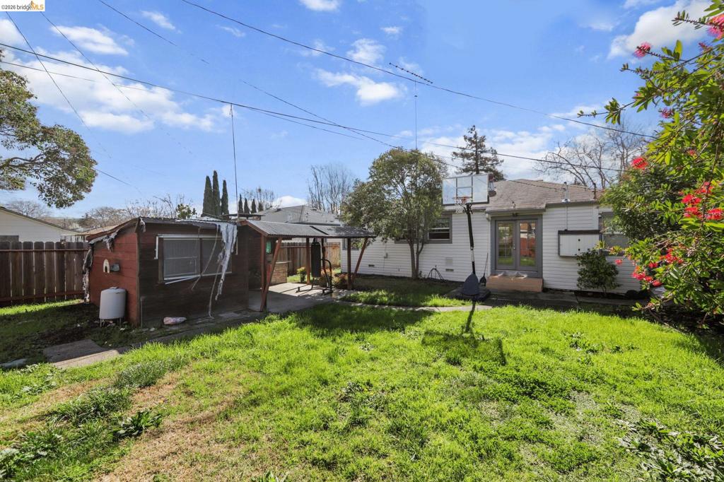 104 Foster St Property Photo 15
