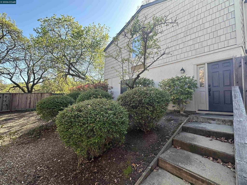 1827 Holland Dr Property Photo 2