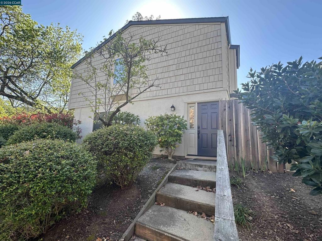 1827 Holland Dr Property Photo 3