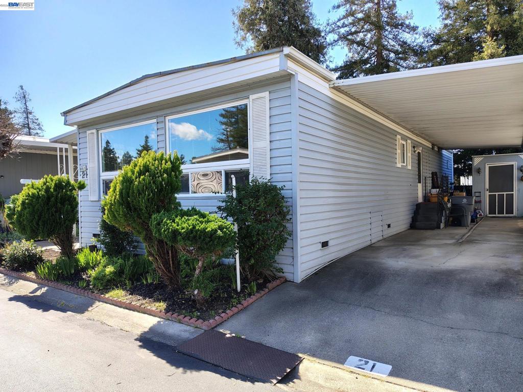 3231 Vineyard Ave Property Photo 1