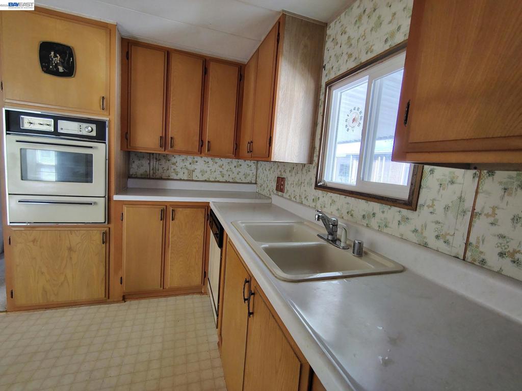 3231 Vineyard Ave Property Photo 6
