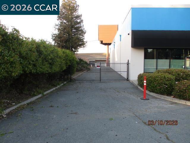 2685 E Leland Rd Property Photo 4