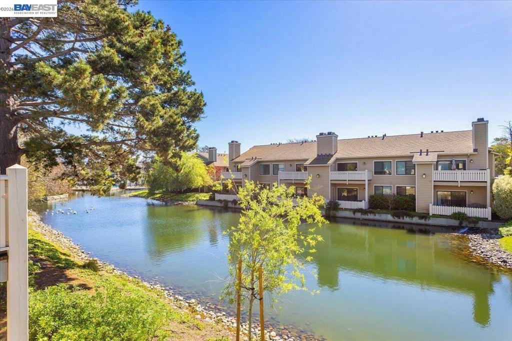130 Lakeshore Ct Property Photo 1
