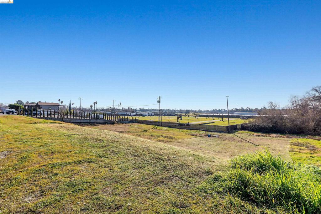 6831 Riverview Rd Property Photo 10