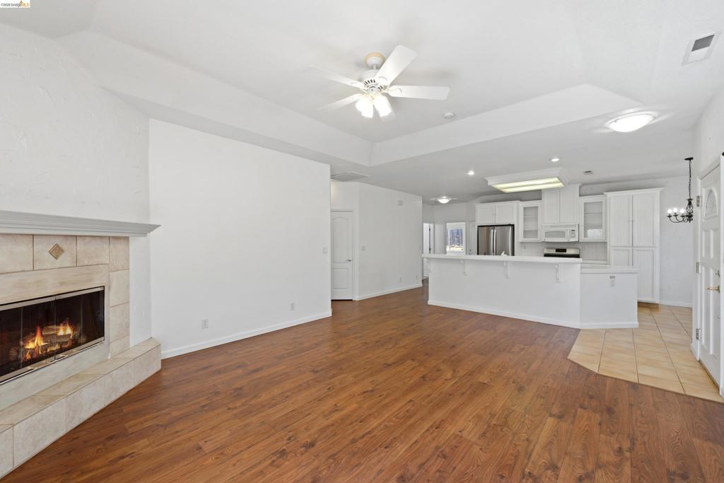 17800 Rolling Oaks Dr. Property Photo 5
