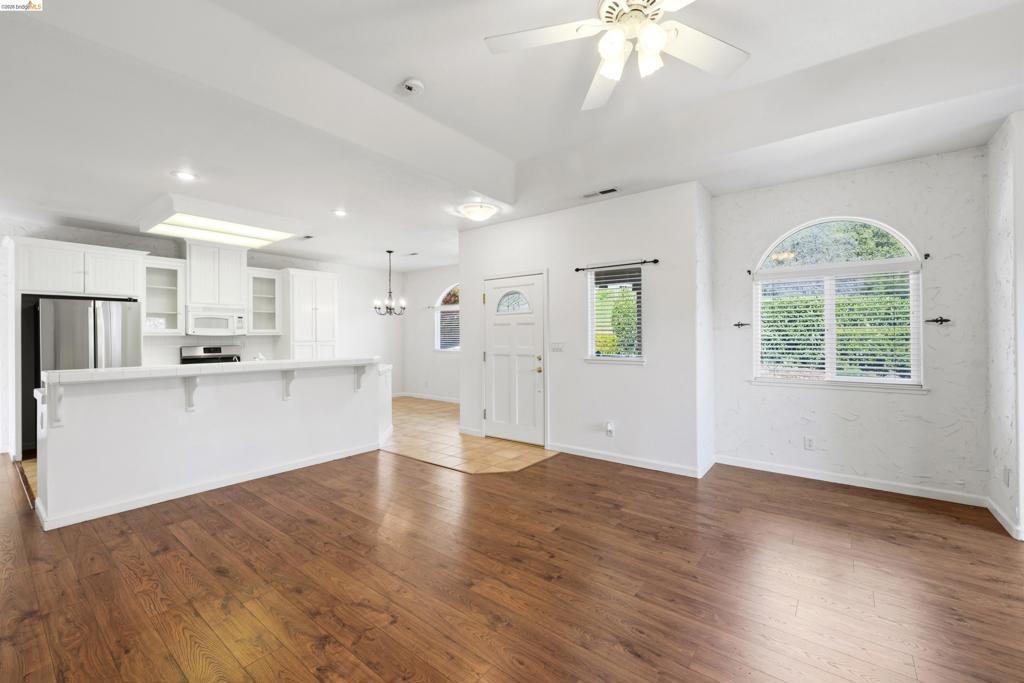 17800 Rolling Oaks Dr. Property Photo 8