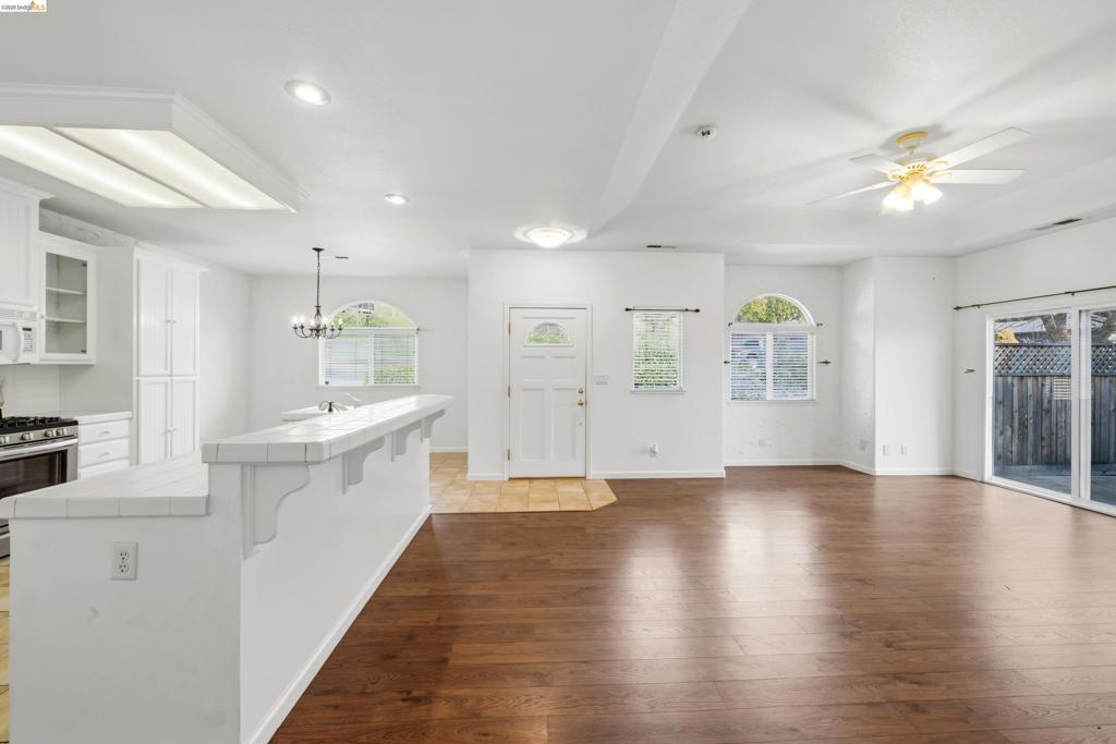 17800 Rolling Oaks Dr. Property Photo 10