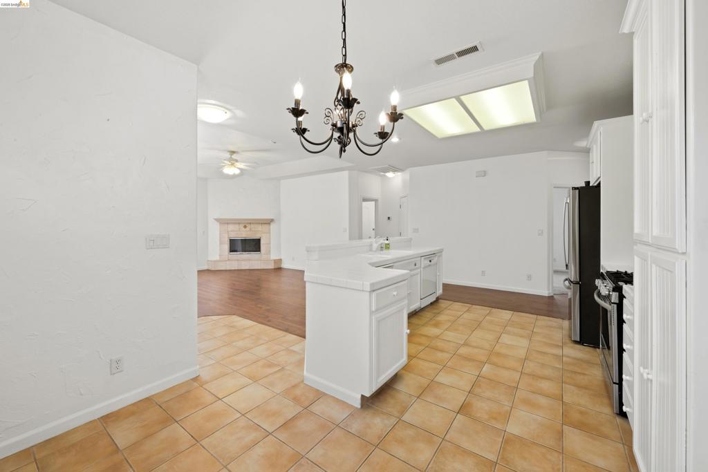 17800 Rolling Oaks Dr. Property Photo 16