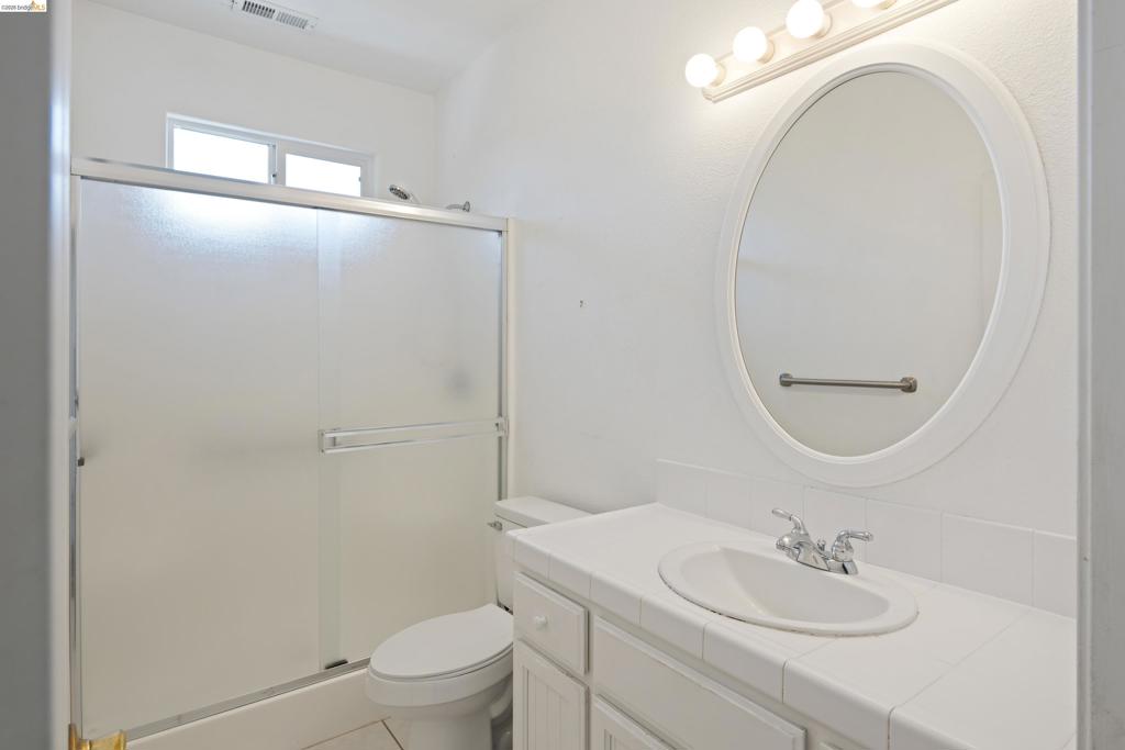 17800 Rolling Oaks Dr. Property Photo 22