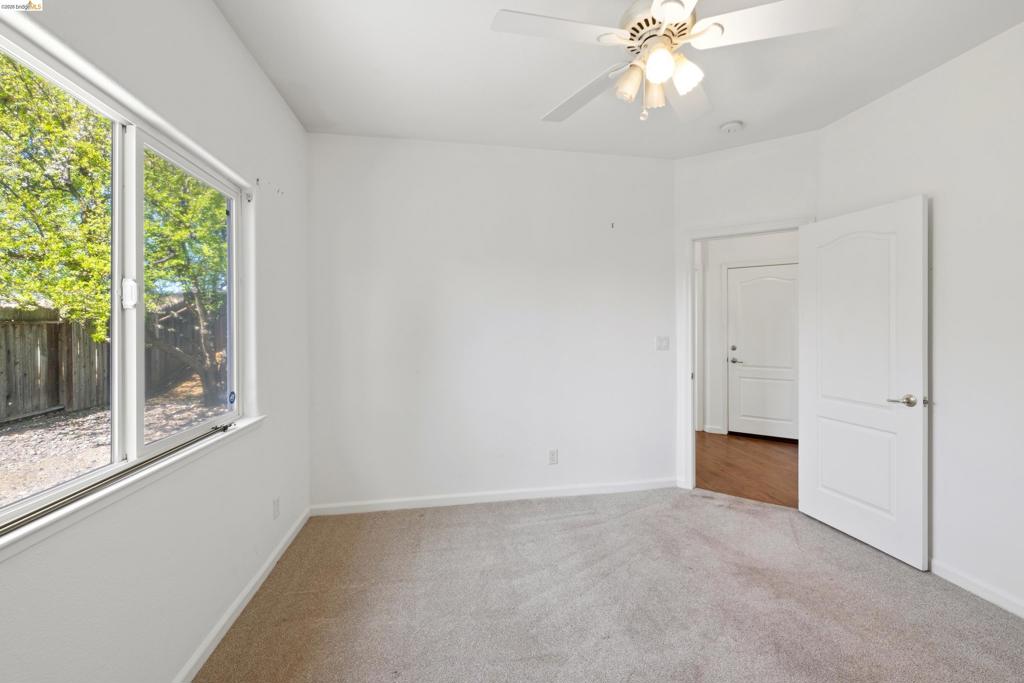 17800 Rolling Oaks Dr. Property Photo 24