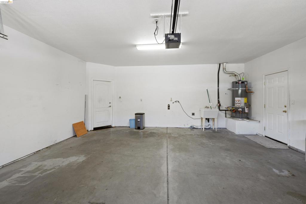 17800 Rolling Oaks Dr. Property Photo 29