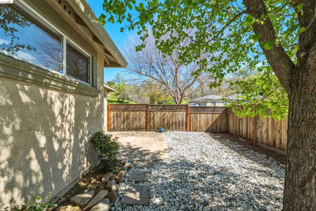 17800 Rolling Oaks Dr. Property Photo 31