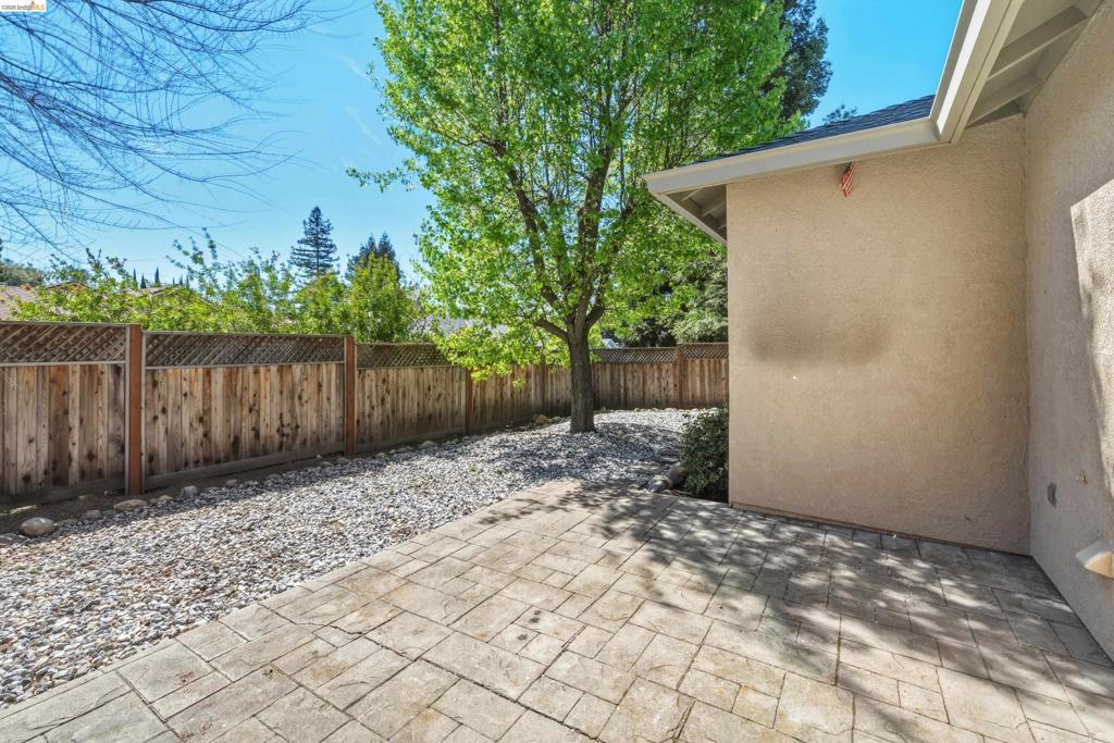 17800 Rolling Oaks Dr. Property Photo 32