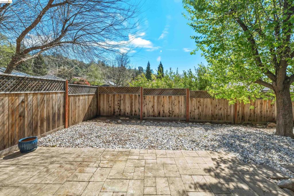 17800 Rolling Oaks Dr. Property Photo 33