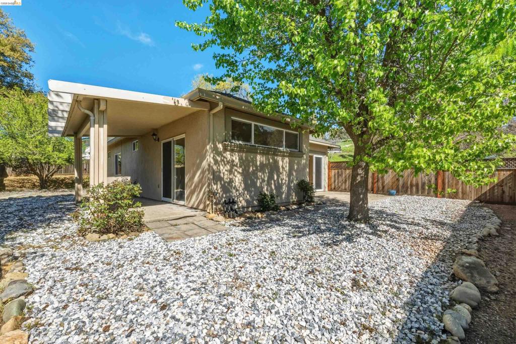 17800 Rolling Oaks Dr. Property Photo 36