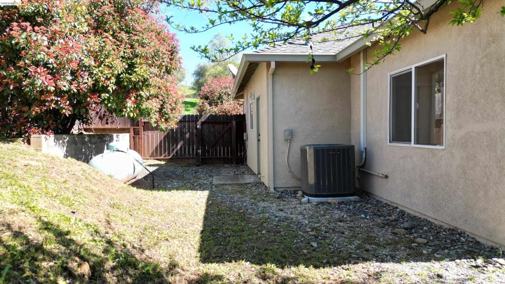 17800 Rolling Oaks Dr. Property Photo 37
