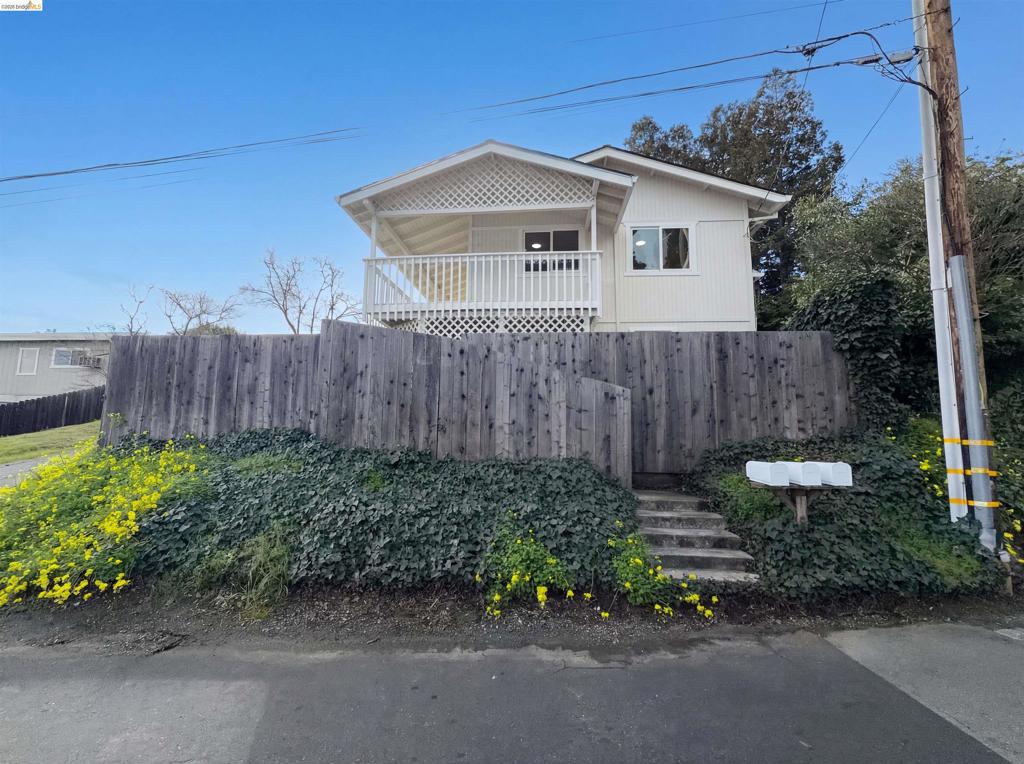2291 Yale St Property Photo 1