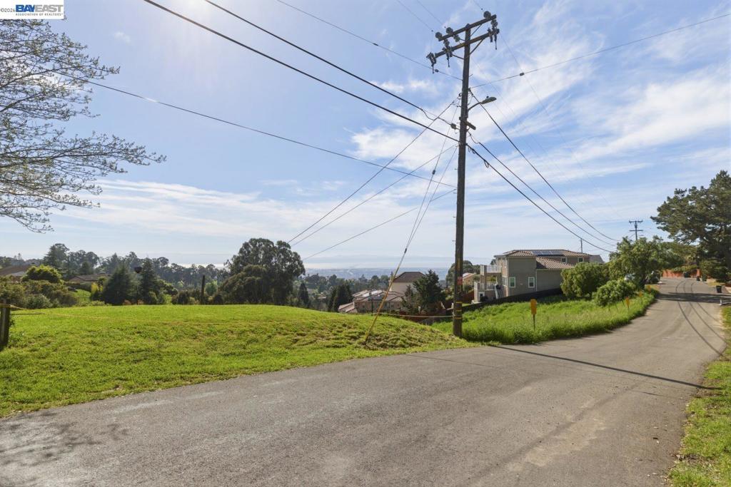 27188 Hayward Blvd Property Photo 4