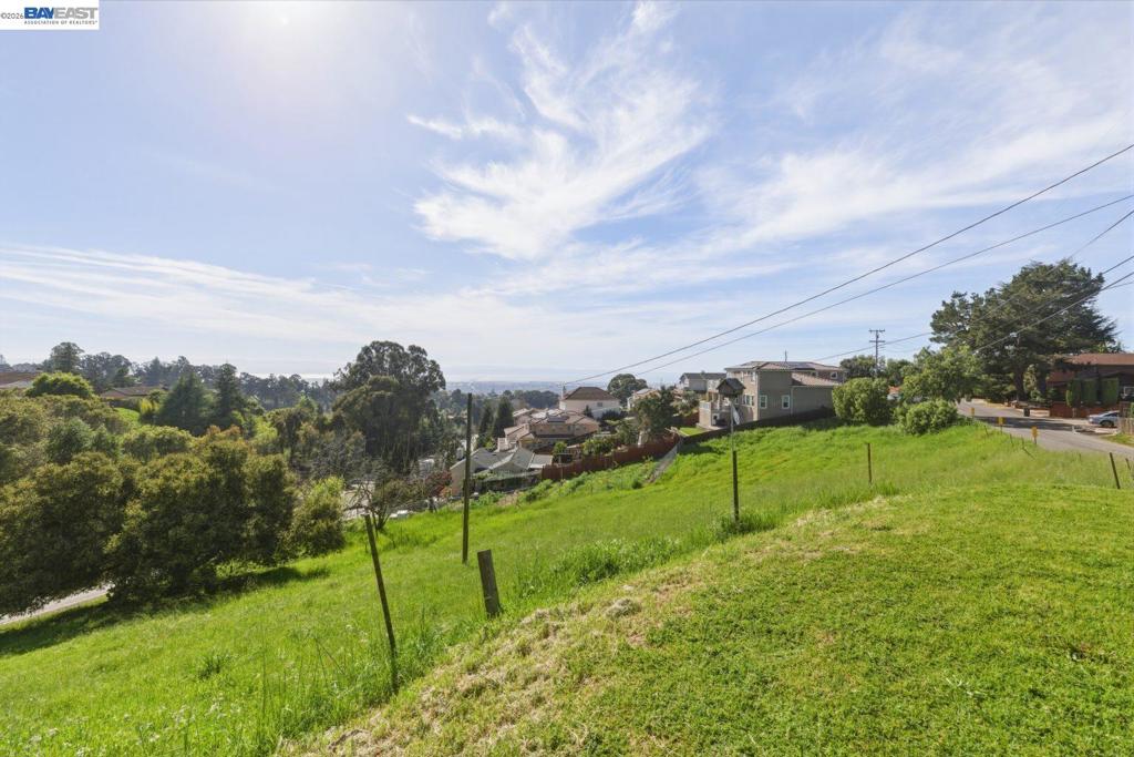 27188 Hayward Blvd Property Photo 7