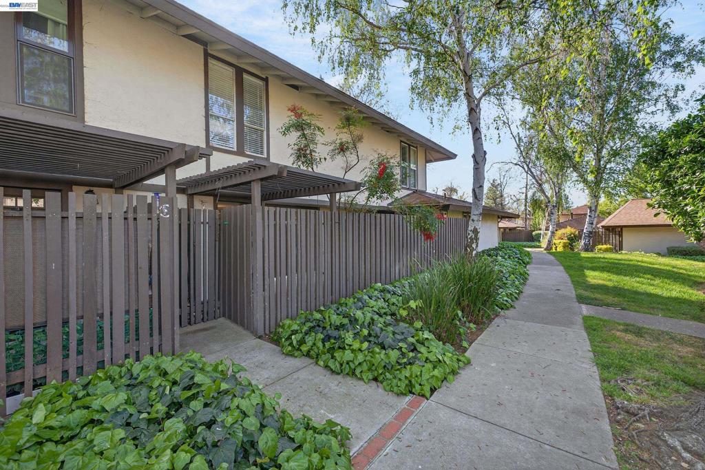 5497 Roundtree Dr D Property Photo 1
