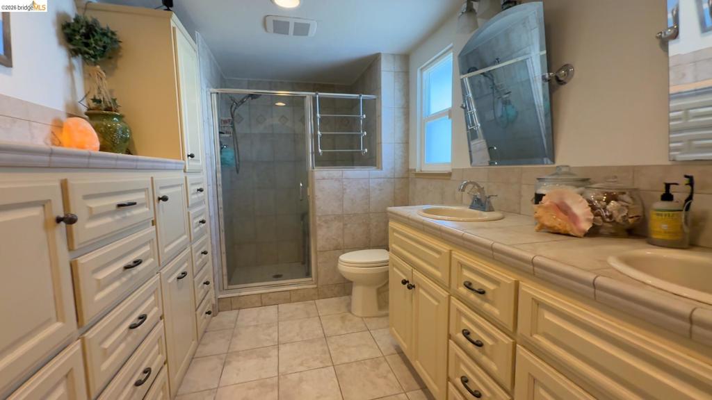 1835 Dolphin Ct Property Photo 6