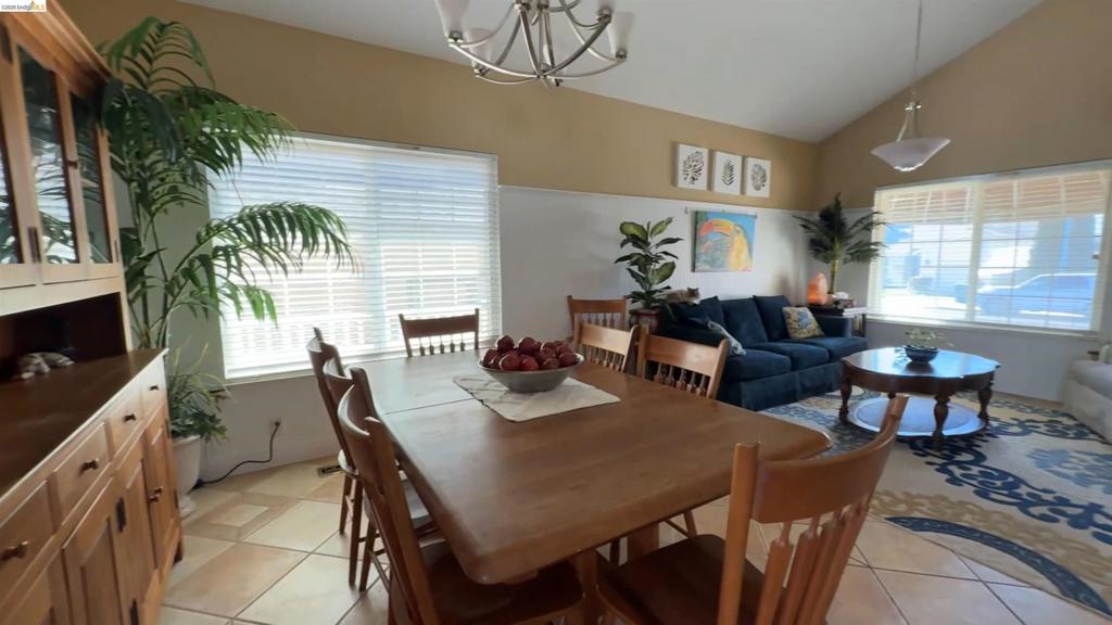 1835 Dolphin Ct Property Photo 8