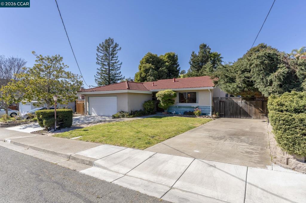 2555 Arroyo Ave Property Photo 2