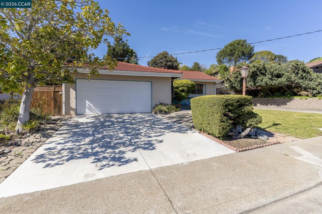 2555 Arroyo Ave Property Photo 3