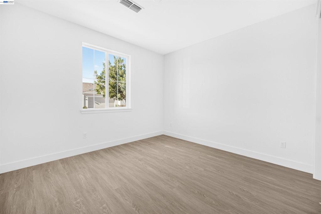 619 Heathridge Street Property Photo 6