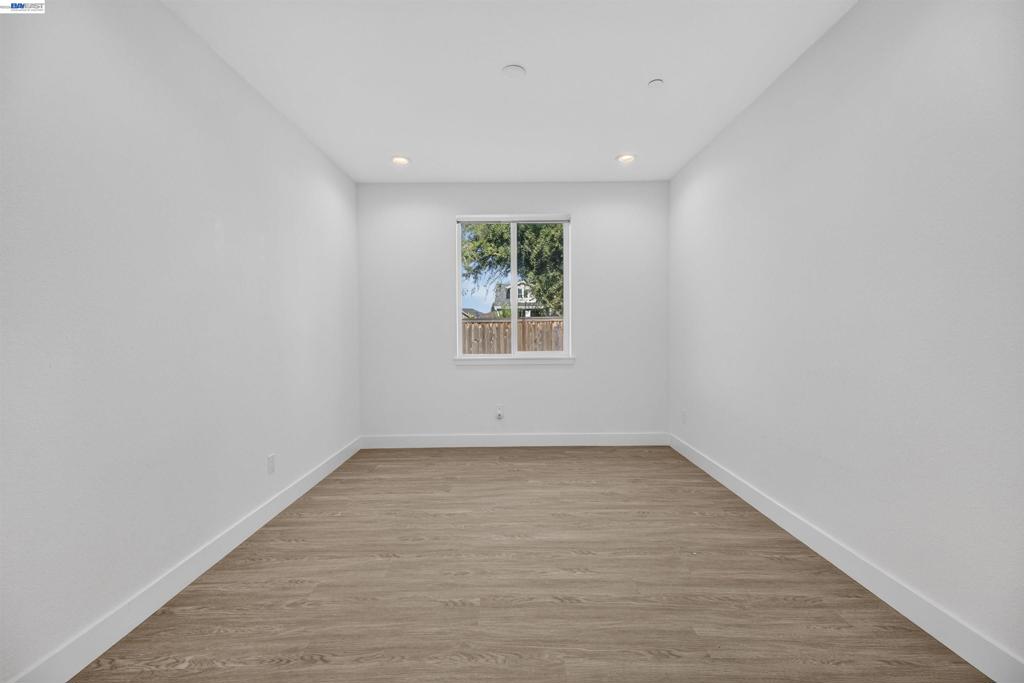 619 Heathridge Street Property Photo 14