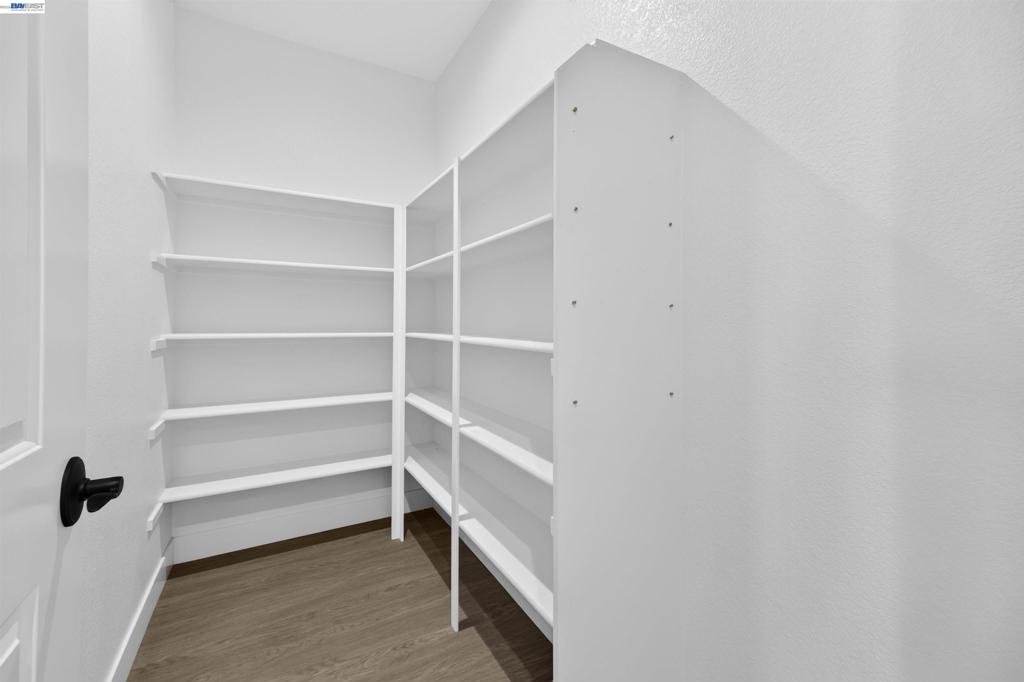 619 Heathridge Street Property Photo 25