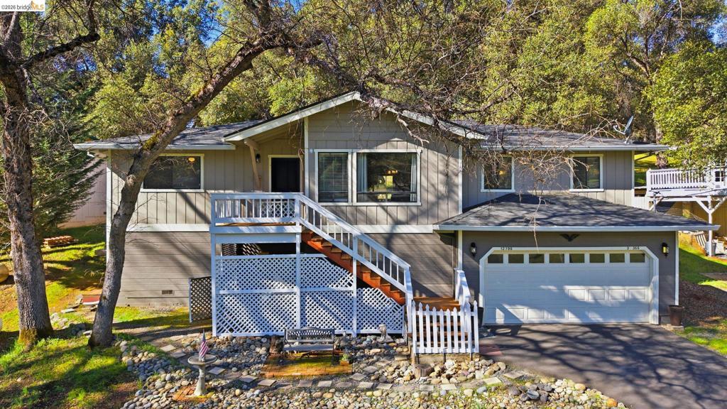 12796 Cresthaven Dr Property Photo 2