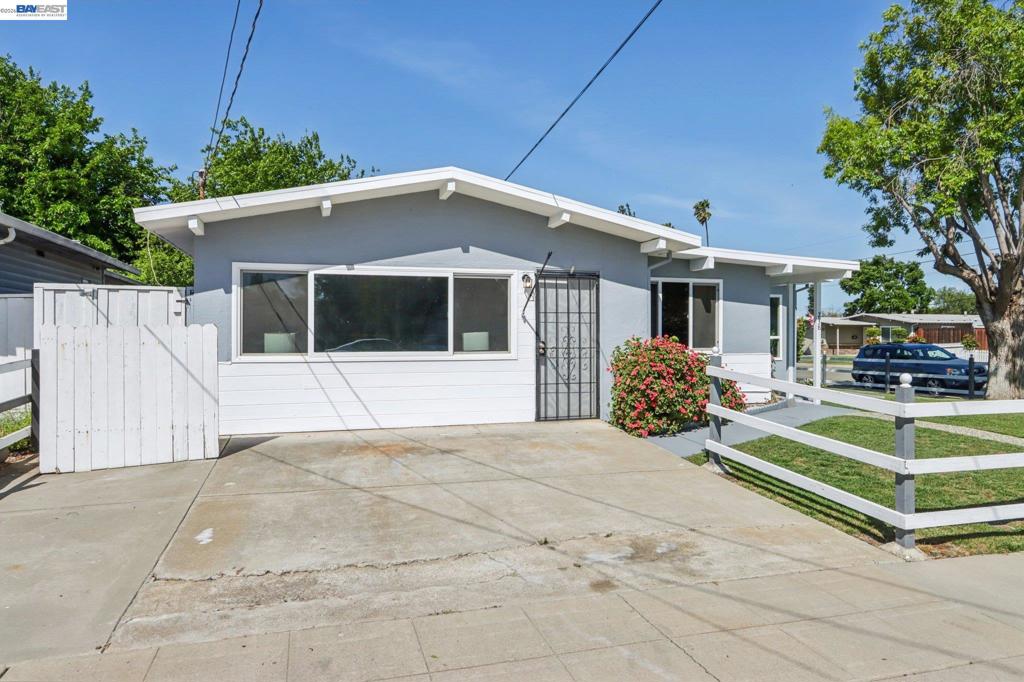 238 Bluebird Ave Property Photo 3