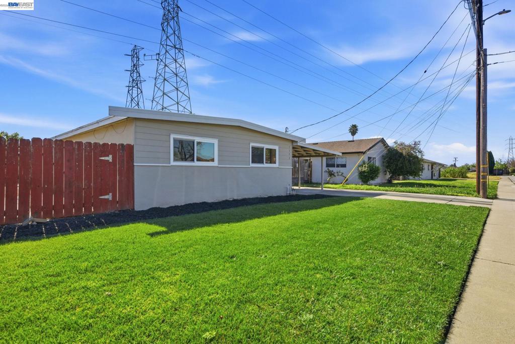 4498 Ladner St Property Photo 4