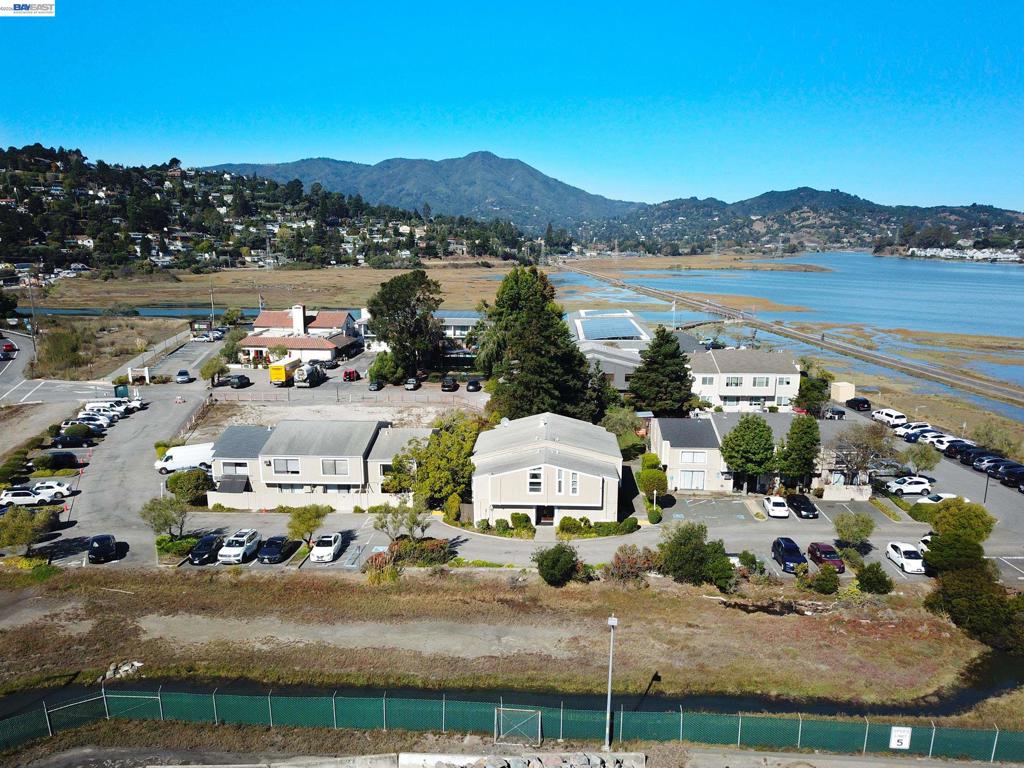 150 Shoreline Hwy Property Photo 6