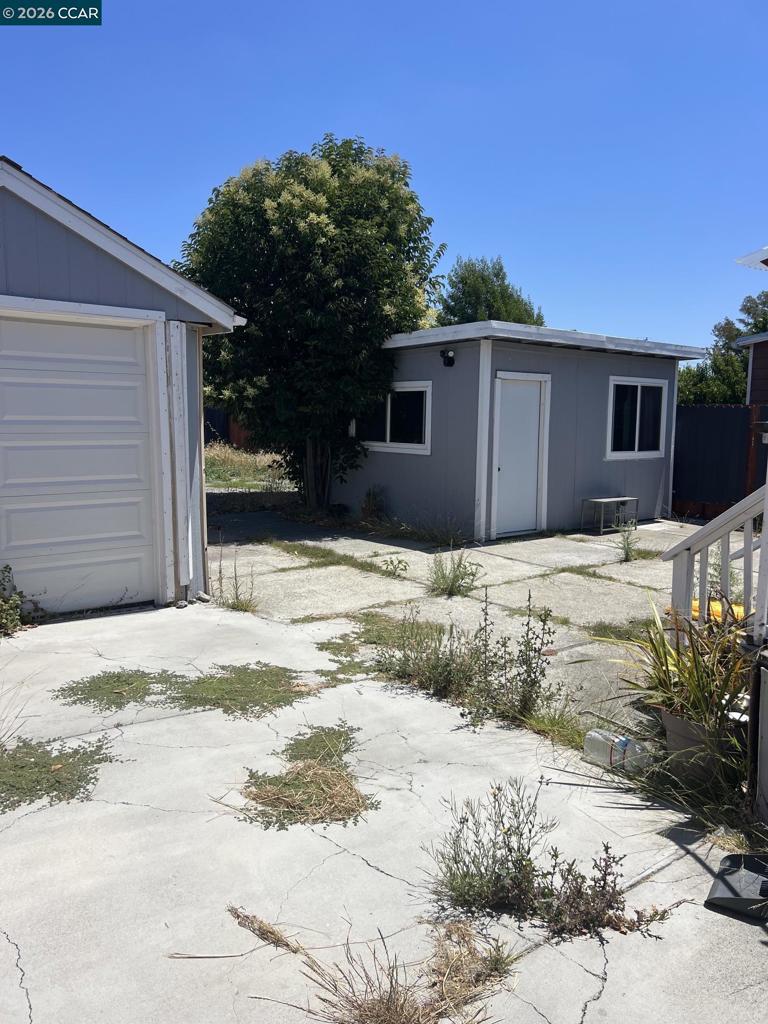 7000 Lockwood St Property Photo 8