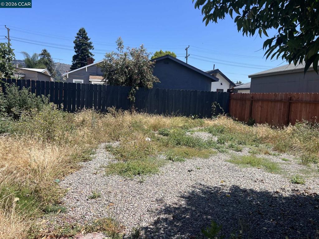 7000 Lockwood St Property Photo 9
