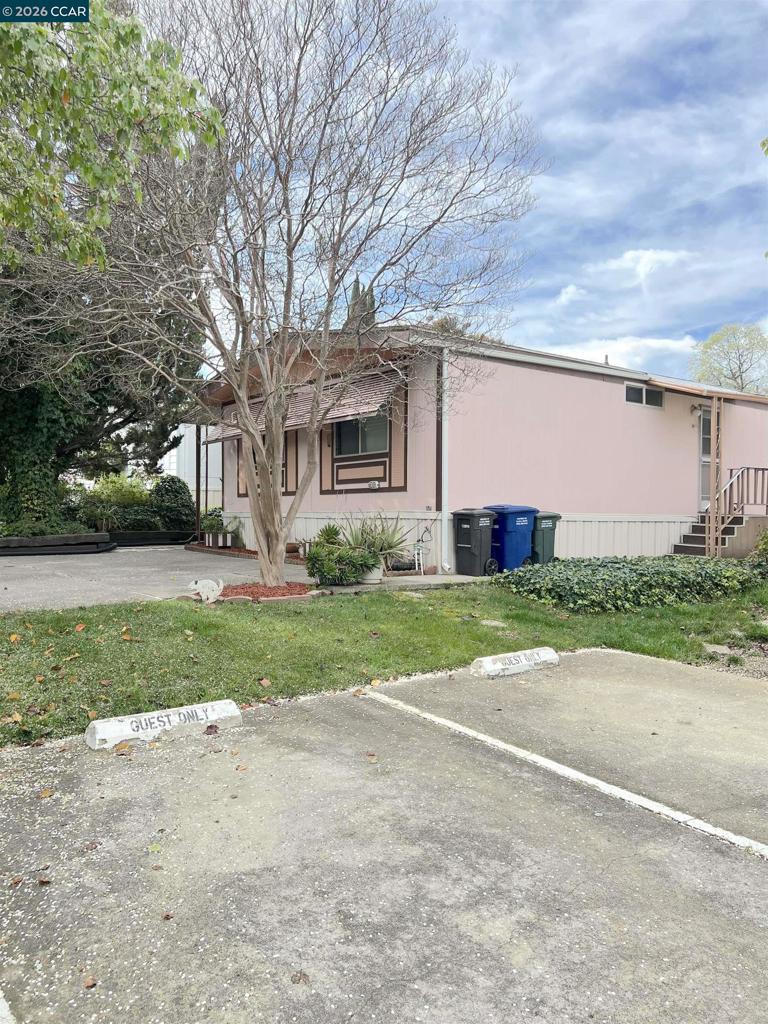 198 Kona Cir Property Photo 3