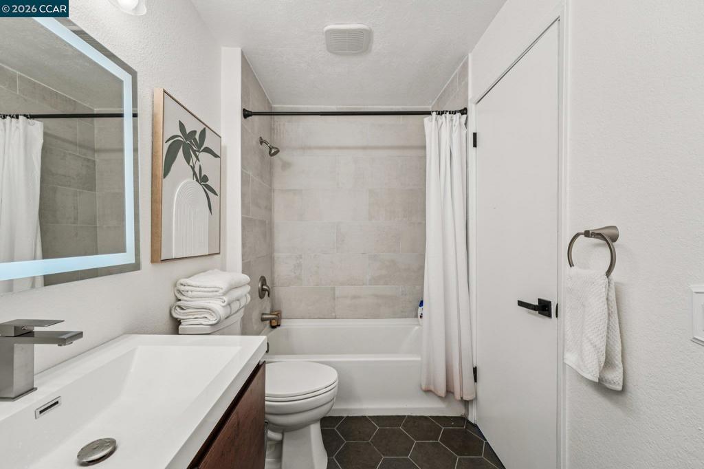2 Lakeview Ct Property Photo 25
