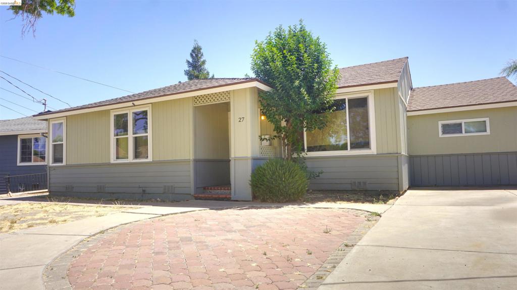 27 Robinson Ave Property Photo 1