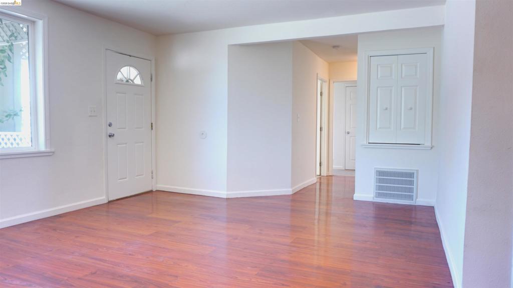 27 Robinson Ave Property Photo 2
